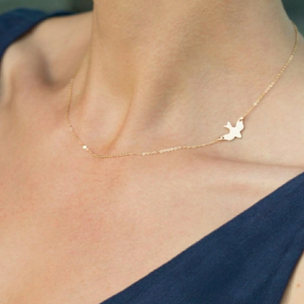 βπHPx2π FREE Dainty Gold Dove Chain Necklace - Picture 1 of 3
